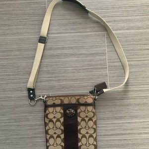 Coach Sutton Signature Swingpack